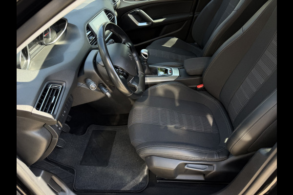 Peugeot 308 Allure / Carplay / Keyless / Cruise / Parkeersensoren V+A / Navi / 16''