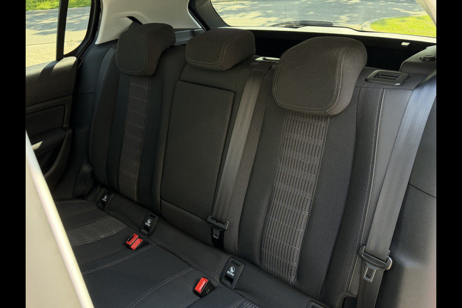 Peugeot 308 Allure / Carplay / Keyless / Cruise / Parkeersensoren V+A / Navi / 16''