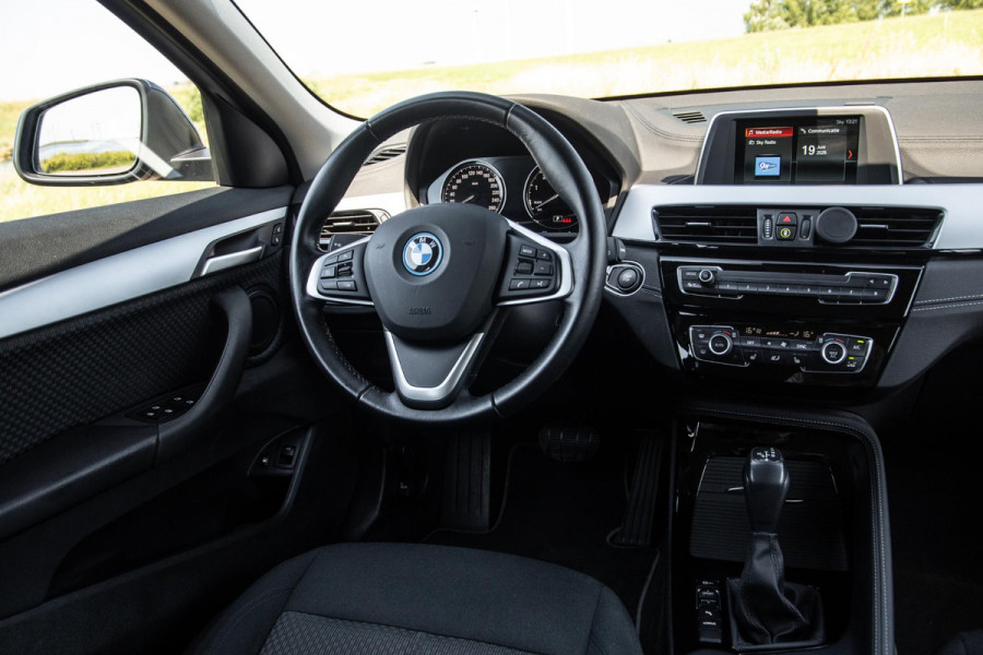 BMW X2 xDrive25e Executive CAMERA / PLUG IN HYBRID / STOELVERWARMING / DEALER ONDERHOUDEN