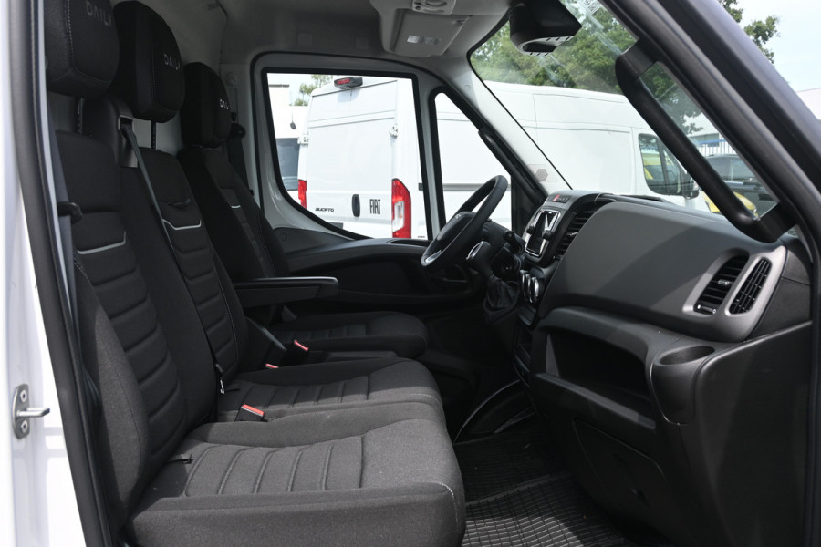 Iveco Daily 35S18 L4H2 3.0 180 pk Hi-Matic LED, ACC, Geveerde stoel, Camera, Navigatie