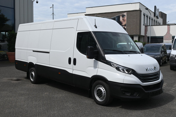Iveco Daily 35S18 L4H2 3.0 180 pk Hi-Matic LED, ACC, Geveerde stoel, Camera, Navigatie