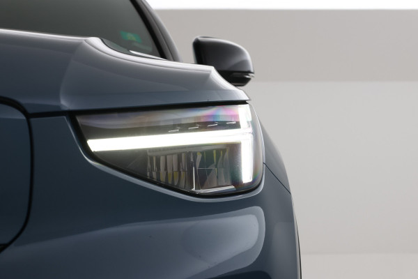 Volvo XC40 Recharge Core 70 kWh Zwarte hemel, Stoel/stuur verwarming, Apple carplay