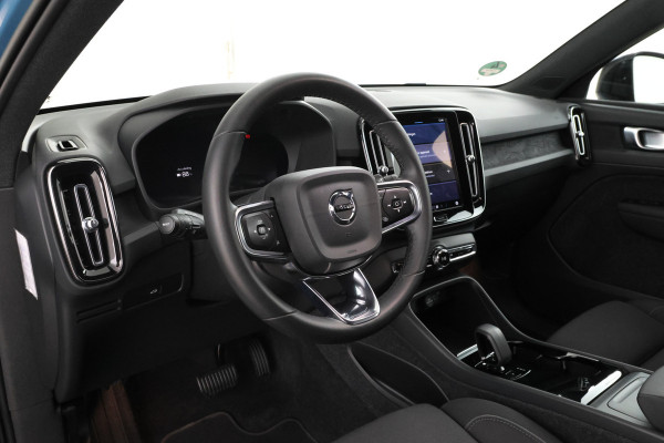 Volvo XC40 Recharge Core 70 kWh Zwarte hemel, Stoel/stuur verwarming, Apple carplay