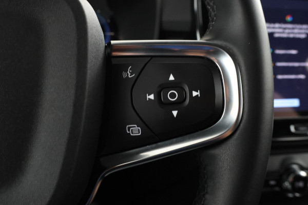 Volvo XC40 Recharge Core 70 kWh Zwarte hemel, Stoel/stuur verwarming, Apple carplay