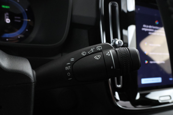 Volvo XC40 Recharge Core 70 kWh Zwarte hemel, Stoel/stuur verwarming, Apple carplay