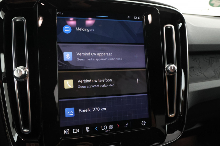 Volvo XC40 Recharge Core 70 kWh Zwarte hemel, Stoel/stuur verwarming, Apple carplay