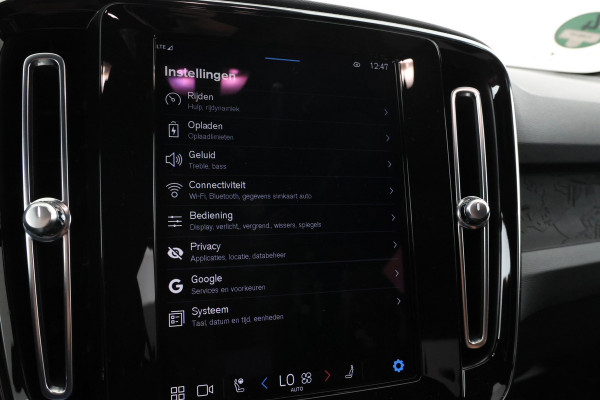 Volvo XC40 Recharge Core 70 kWh Zwarte hemel, Stoel/stuur verwarming, Apple carplay