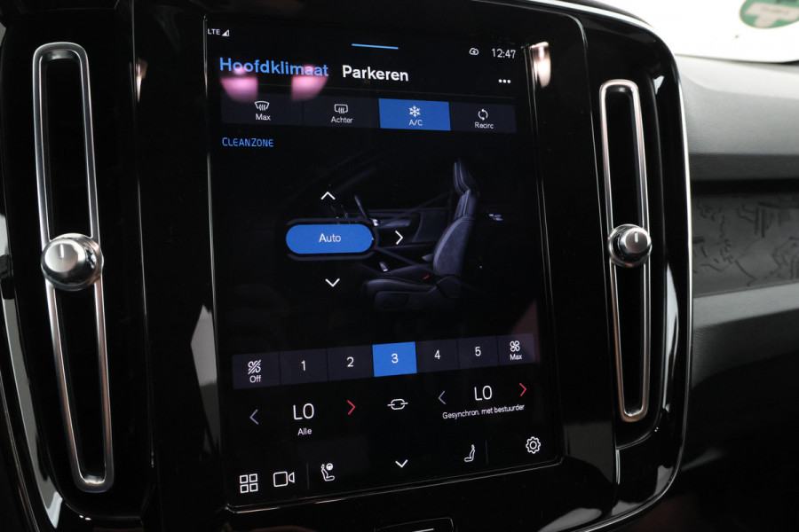 Volvo XC40 Recharge Core 70 kWh Zwarte hemel, Stoel/stuur verwarming, Apple carplay