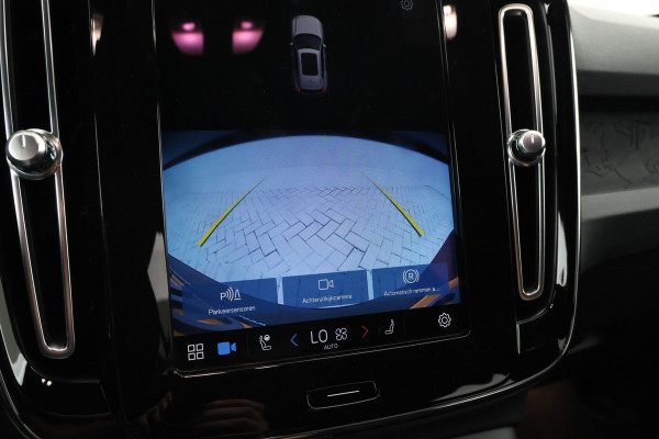Volvo XC40 Recharge Core 70 kWh Zwarte hemel, Stoel/stuur verwarming, Apple carplay