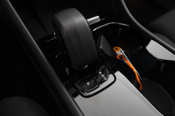 Volvo XC40 Recharge Core 70 kWh Zwarte hemel, Stoel/stuur verwarming, Apple carplay