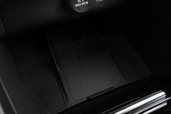 Volvo XC40 Recharge Core 70 kWh Zwarte hemel, Stoel/stuur verwarming, Apple carplay