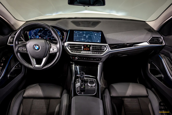 BMW 3 Serie Touring 330e High Ex|Pano|E-Trekhaak|E-stoel|garantie