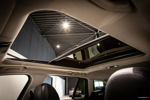 BMW 3 Serie Touring 330e High Ex|Pano|E-Trekhaak|E-stoel|garantie