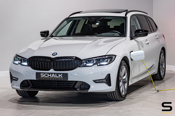 BMW 3 Serie Touring 330e High Ex|Pano|E-Trekhaak|E-stoel|garantie