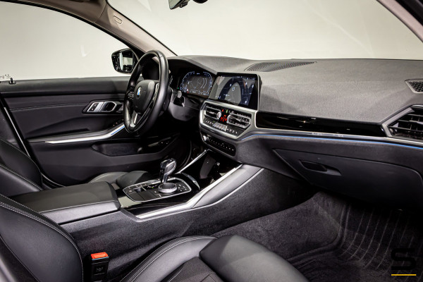 BMW 3 Serie Touring 330e High Ex|Pano|E-Trekhaak|E-stoel|garantie