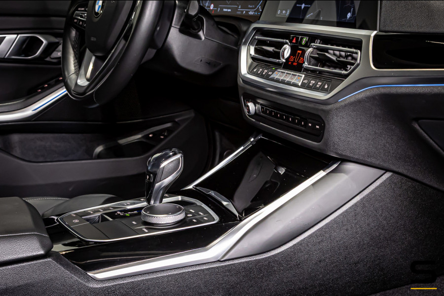 BMW 3 Serie Touring 330e High Ex|Pano|E-Trekhaak|E-stoel|garantie
