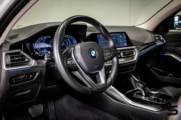 BMW 3 Serie Touring 330e High Ex|Pano|E-Trekhaak|E-stoel|garantie