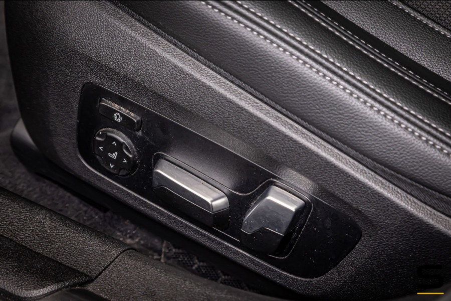 BMW 3 Serie Touring 330e High Ex|Pano|E-Trekhaak|E-stoel|garantie