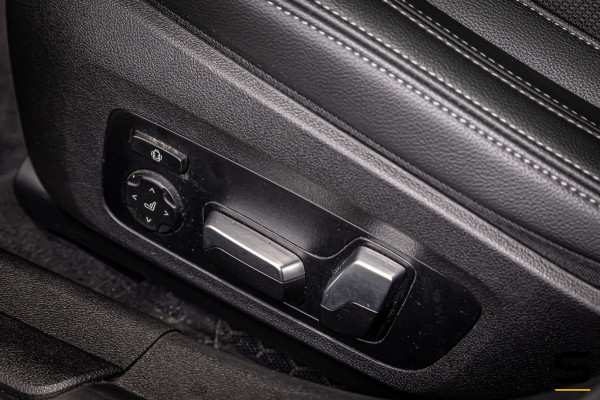 BMW 3 Serie Touring 330e High Ex|Pano|E-Trekhaak|E-stoel|garantie
