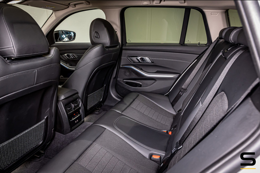 BMW 3 Serie Touring 330e High Ex|Pano|E-Trekhaak|E-stoel|garantie
