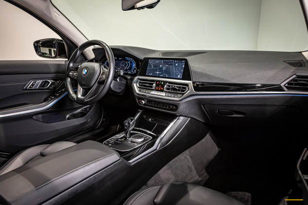 BMW 3 Serie Touring 330e High Ex|Pano|E-Trekhaak|E-stoel|garantie