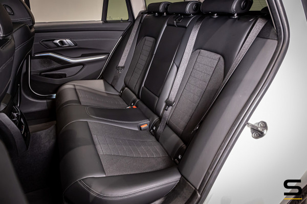 BMW 3 Serie Touring 330e High Ex|Pano|E-Trekhaak|E-stoel|garantie