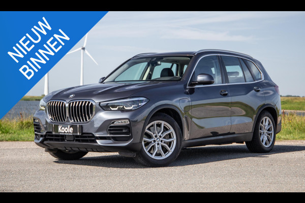 BMW X5 xDrive45e High Executive CARPLAY / CAMERA / DEALER ONDERHOUDEN / ZWART LEER / STOELVERWARMING / TREKHAAK