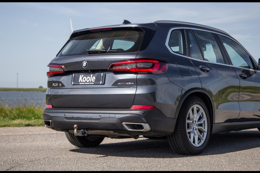 BMW X5 xDrive45e High Executive CARPLAY / CAMERA / DEALER ONDERHOUDEN / ZWART LEER / STOELVERWARMING / TREKHAAK