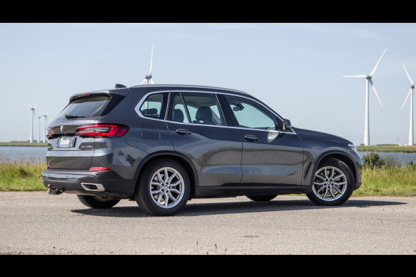 BMW X5 xDrive45e High Executive CARPLAY / CAMERA / DEALER ONDERHOUDEN / ZWART LEER / STOELVERWARMING / TREKHAAK
