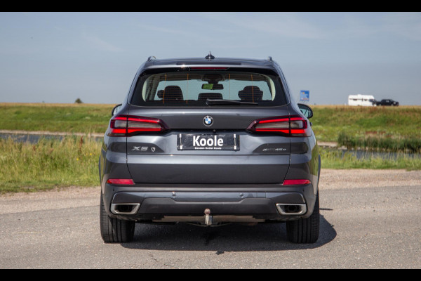 BMW X5 xDrive45e High Executive CARPLAY / CAMERA / DEALER ONDERHOUDEN / ZWART LEER / STOELVERWARMING / TREKHAAK