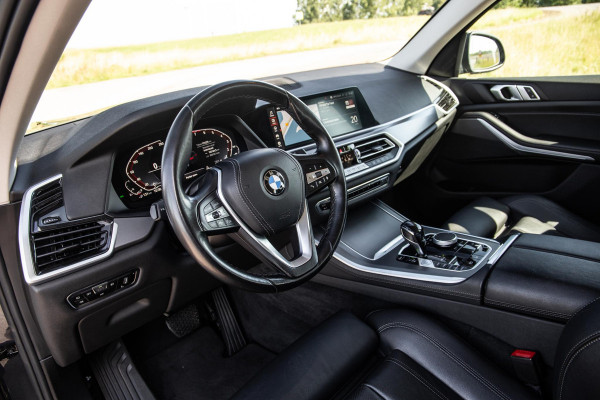 BMW X5 xDrive45e High Executive CARPLAY / CAMERA / DEALER ONDERHOUDEN / ZWART LEER / STOELVERWARMING / TREKHAAK
