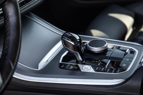 BMW X5 xDrive45e High Executive CARPLAY / CAMERA / DEALER ONDERHOUDEN / ZWART LEER / STOELVERWARMING / TREKHAAK