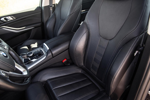BMW X5 xDrive45e High Executive CARPLAY / CAMERA / DEALER ONDERHOUDEN / ZWART LEER / STOELVERWARMING / TREKHAAK