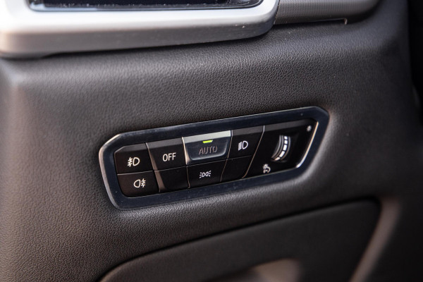 BMW X5 xDrive45e High Executive CARPLAY / CAMERA / DEALER ONDERHOUDEN / ZWART LEER / STOELVERWARMING / TREKHAAK