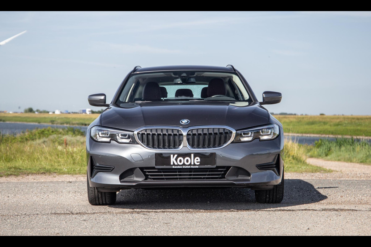 BMW 3 Serie Touring 320e LED / DEALER ONDERHOUDEN / STOELVERWARMING / CAMERA / CARPLAY