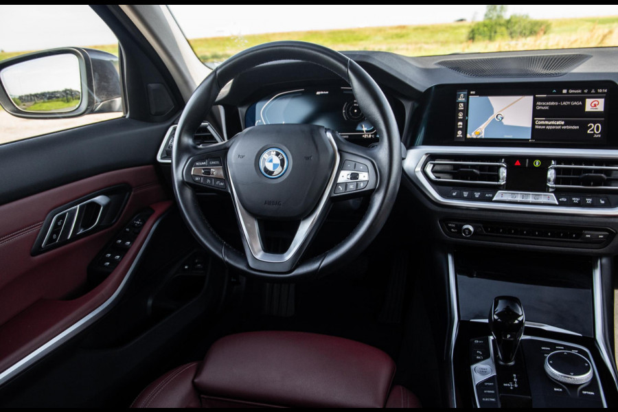 BMW 3 Serie Touring 320e LED / DEALER ONDERHOUDEN / STOELVERWARMING / CAMERA / CARPLAY