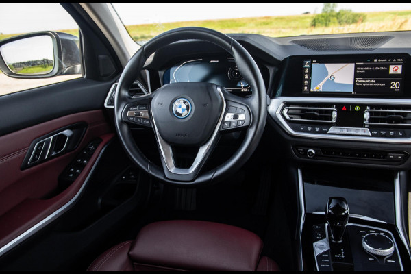 BMW 3 Serie Touring 320e LED / DEALER ONDERHOUDEN / STOELVERWARMING / CAMERA / CARPLAY