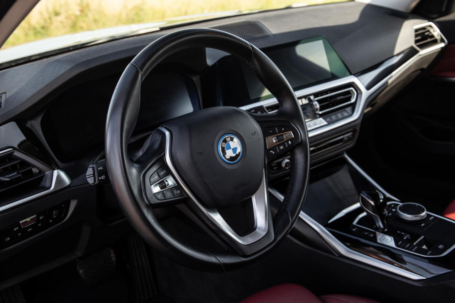 BMW 3 Serie Touring 320e LED / DEALER ONDERHOUDEN / STOELVERWARMING / CAMERA / CARPLAY