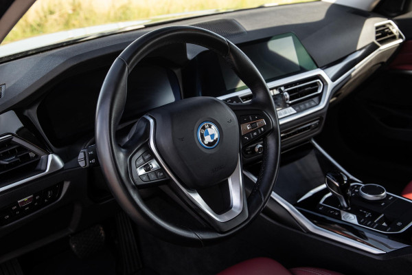 BMW 3 Serie Touring 320e LED / DEALER ONDERHOUDEN / STOELVERWARMING / CAMERA / CARPLAY