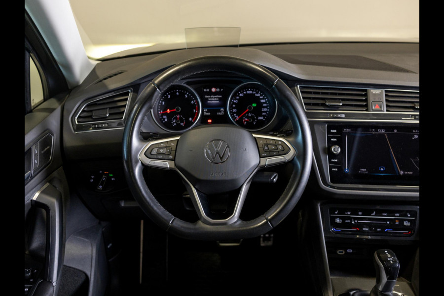 Volkswagen Tiguan 1.5 TSI Sport Urban / 150pk / Trekhaak / Achteruitrij camera / Harman Kardon / Head-Up display /
