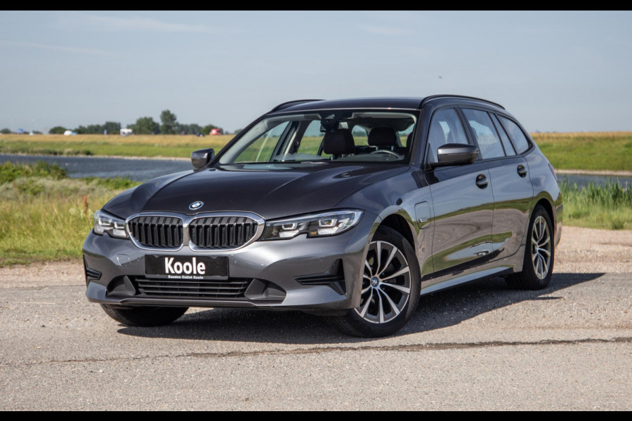 BMW 3 Serie Touring 320e LED / DEALER ONDERHOUDEN / STOELVERWARMING / CAMERA / CARPLAY