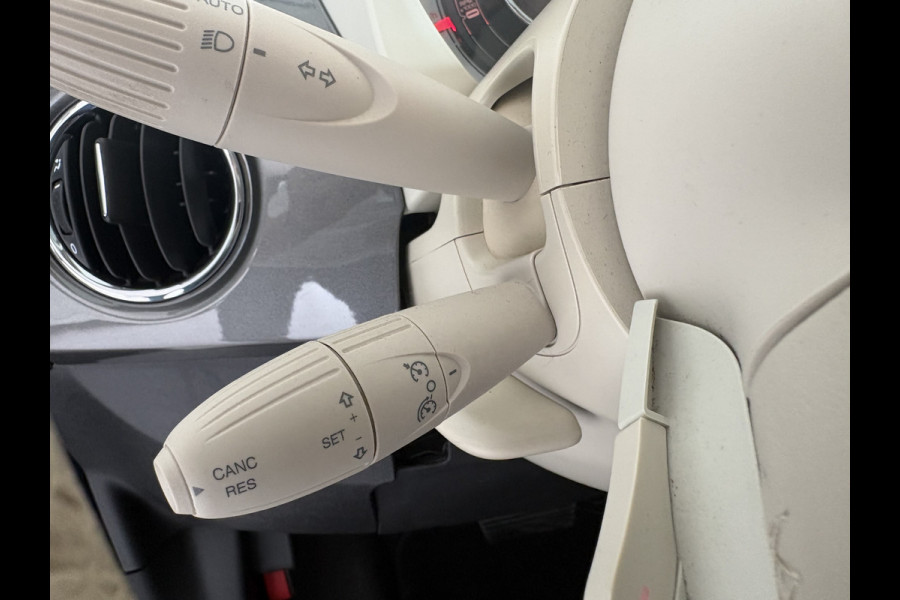 Fiat 500C 0.9 TwinAir Turbo Lounge Automaat Glazen panoramadak - Airco - Navigatie - Parkeersensor achter - Licht metalen velgen 15 inch - Cruise control - Mistlampen - Elektrische ramen - Stuur multifunctioneel - Bluetooth - Centrale vergrendeling met afstandsbediening - Start/stop systeem