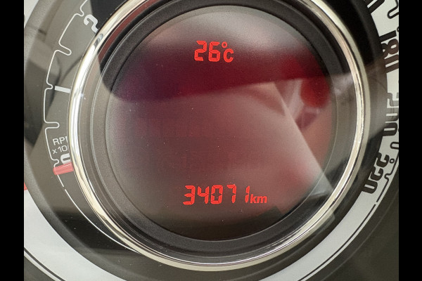 Fiat 500C 0.9 TwinAir Turbo Lounge Automaat Glazen panoramadak - Airco - Navigatie - Parkeersensor achter - Licht metalen velgen 15 inch - Cruise control - Mistlampen - Elektrische ramen - Stuur multifunctioneel - Bluetooth - Centrale vergrendeling met afstandsbediening - Start/stop systeem