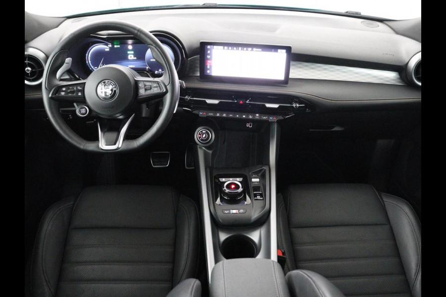 Alfa Romeo Tonale 1.5T Hybrid Veloce | 360 Camera | Stoel ventilatie | Stoel/stuur verwarming | Carplay | Matrix LED | Digital cockpit | Keyless | Adaptive cruise | Elektrische stoelen | Leder | Parkeerhulp | Elektrische kofferbak | Climate control