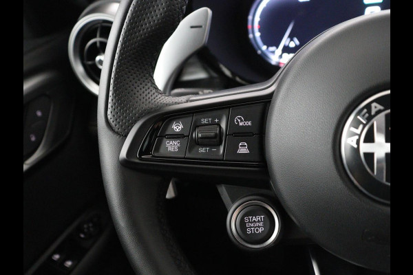 Alfa Romeo Tonale 1.5T Hybrid Veloce | 360 Camera | Stoel ventilatie | Stoel/stuur verwarming | Carplay | Matrix LED | Digital cockpit | Keyless | Adaptive cruise | Elektrische stoelen | Leder | Parkeerhulp | Elektrische kofferbak | Climate control