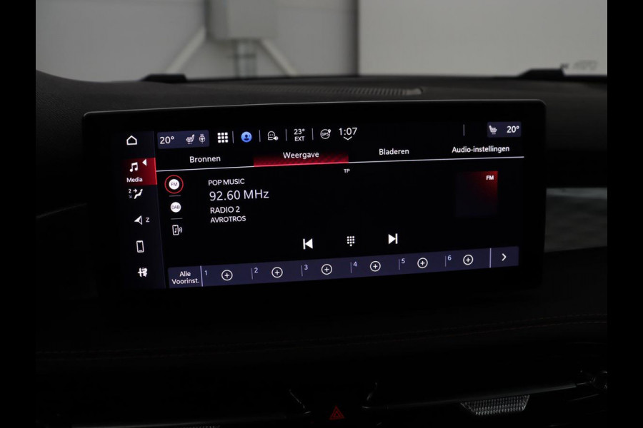 Alfa Romeo Tonale 1.5T Hybrid Veloce | 360 Camera | Stoel ventilatie | Stoel/stuur verwarming | Carplay | Matrix LED | Digital cockpit | Keyless | Adaptive cruise | Elektrische stoelen | Leder | Parkeerhulp | Elektrische kofferbak | Climate control