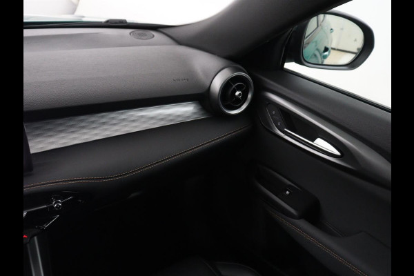 Alfa Romeo Tonale 1.5T Hybrid Veloce | 360 Camera | Stoel ventilatie | Stoel/stuur verwarming | Carplay | Matrix LED | Digital cockpit | Keyless | Adaptive cruise | Elektrische stoelen | Leder | Parkeerhulp | Elektrische kofferbak | Climate control