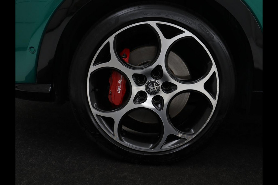 Alfa Romeo Tonale 1.5T Hybrid Veloce | 360 Camera | Stoel ventilatie | Stoel/stuur verwarming | Carplay | Matrix LED | Digital cockpit | Keyless | Adaptive cruise | Elektrische stoelen | Leder | Parkeerhulp | Elektrische kofferbak | Climate control