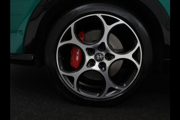 Alfa Romeo Tonale 1.5T Hybrid Veloce | 360 Camera | Stoel ventilatie | Stoel/stuur verwarming | Carplay | Matrix LED | Digital cockpit | Keyless | Adaptive cruise | Elektrische stoelen | Leder | Parkeerhulp | Elektrische kofferbak | Climate control