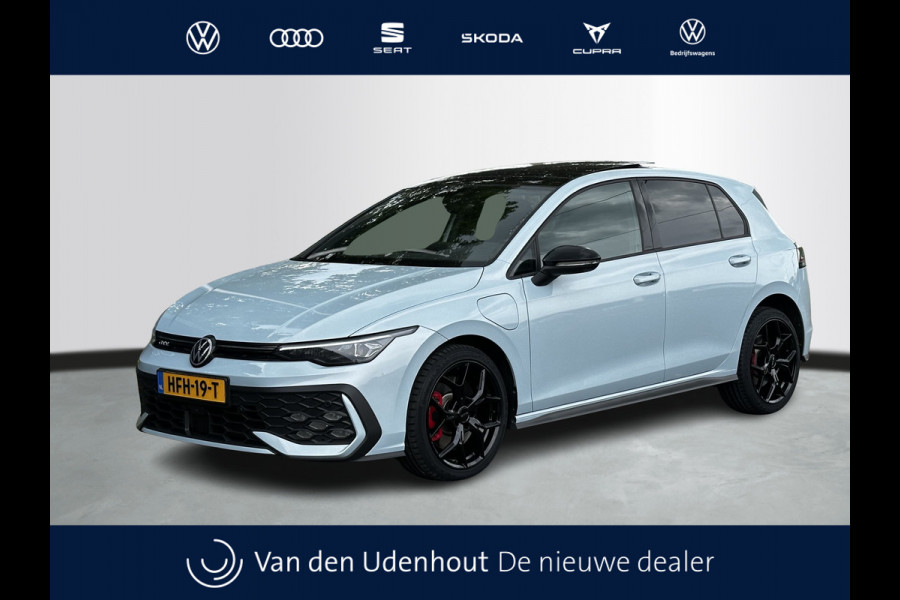 Volkswagen Golf GTE 1.5 TSI eHybrid 272pk DSG | Panoramadak | 360 camera | Stoelverwarming | Side assist / Demonstratieauto